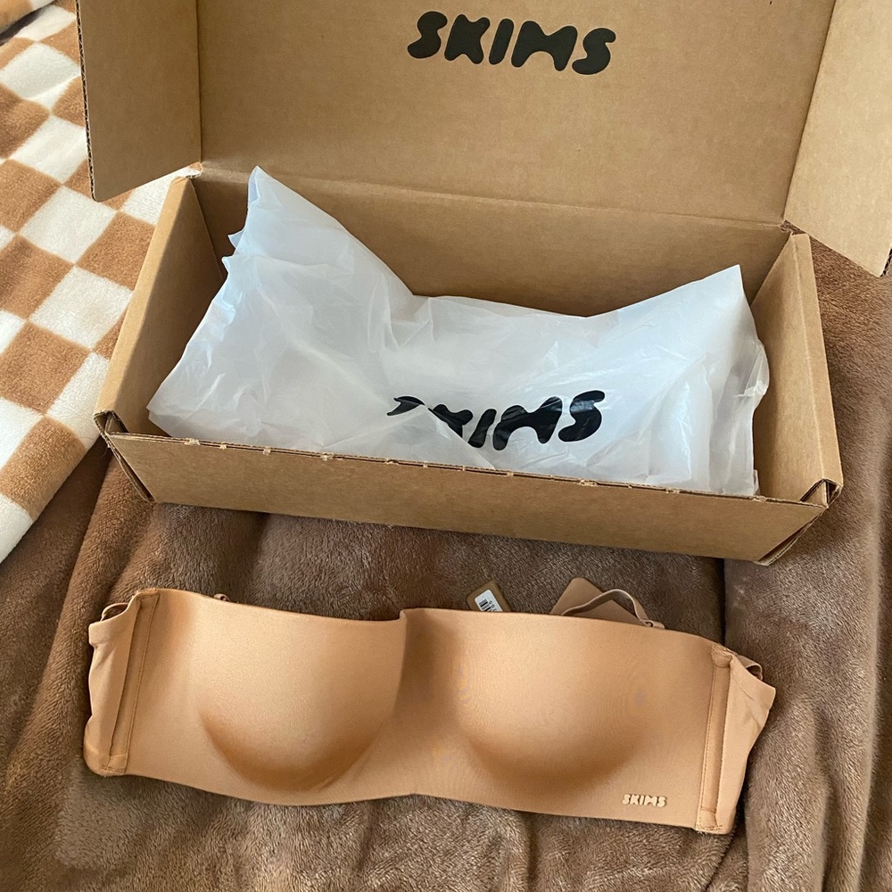 NWT SKIMS Wireless Form Strapless Bra, 30C Nude Beige, Orche, XXS, NEW skims